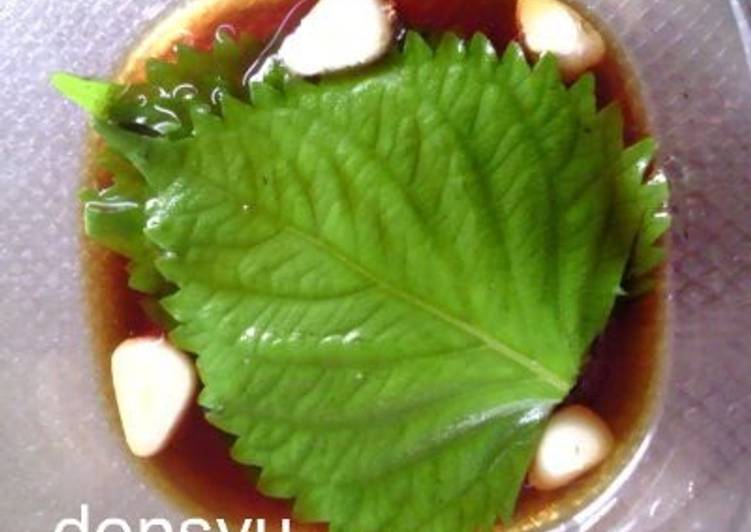 Recipe of Ultimate Soy Sauce and Garlic Pickled Shiso Leaves