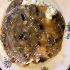 A picture of Salisbury Steak.