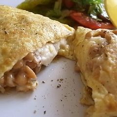 A picture of Japanese-style Omelette with Natto and Cream Cheese.