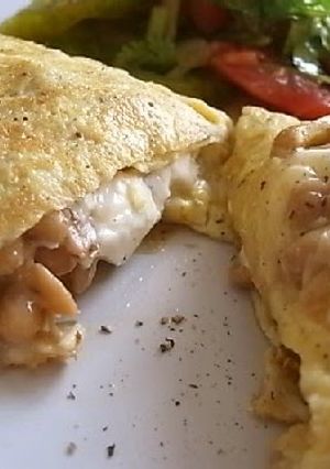 A picture of Japanese-style Omelette with Natto and Cream Cheese.