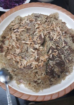 صورة لوصفة مقلوبة لحمه وزهره