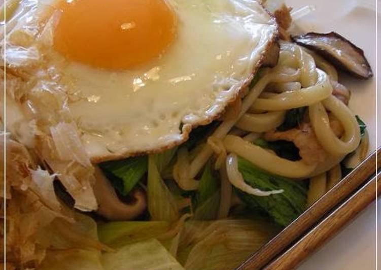 Steps to Prepare Super Quick Homemade Stir Fried Udon Noodles with Lots Of Vegetables