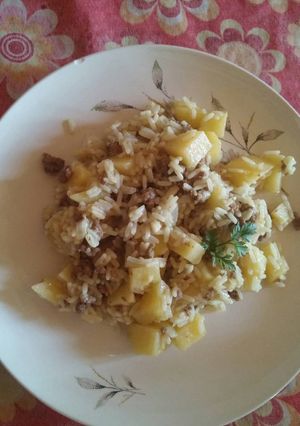 Una foto de Arroz con papa y carne