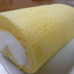 A picture of Fluffy Moist Swiss Roll.