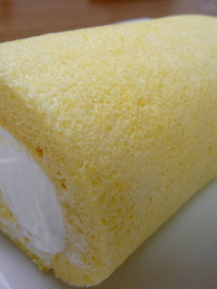 A picture of Fluffy Moist Swiss Roll.