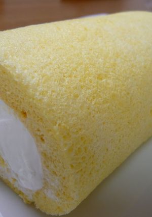 A picture of Fluffy Moist Swiss Roll.