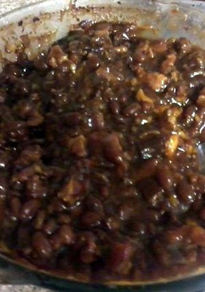 A picture of twice cooked baked beans.