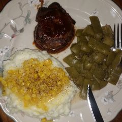 A picture of Bacon wrapped venison tenderloin.