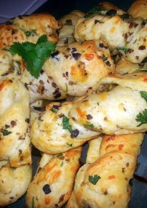 A picture of Cheesy Jalapeno Crescent Twist.