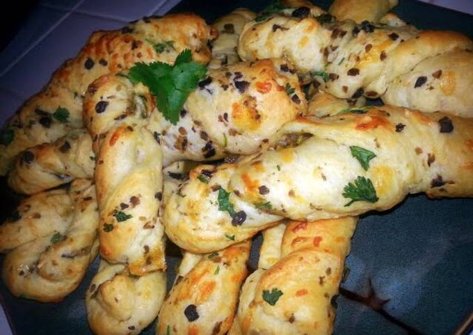 Step-by-Step Guide to Make Delicious Cheesy Jalapeno Crescent Twist