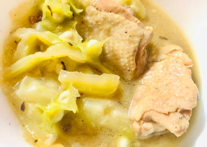 Easiest Way to Prepare Any-night-of-the-week Chicken and Moringa Drumsticks Soup