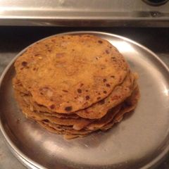 A picture of Tangy Onion Paratha(Thepla).
