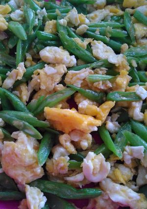 A picture of Fried Green Beans with Scrumbled Eggs.