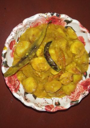 টমেটো- চিংড়ি মাছ দিয়ে গাঠি কচুর দম(tomato chingri mach diye gathi kochur dum recipe in Bengali) রেসিপির প্রধান ছবি