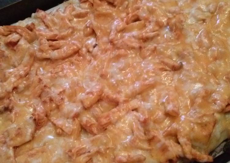 Simple Way to Serve Tasty Buffalo Chicken Pizza