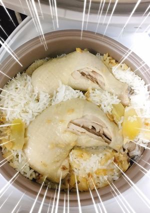 A picture of Chicken Rice in a Rice Cooker.