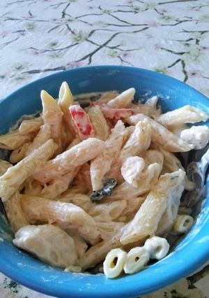 A picture of A's Chicken Florentine and pasta.