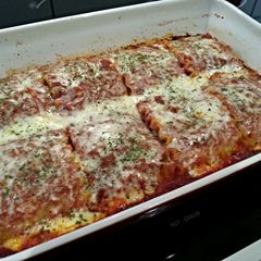 A picture of Lasagna roll ups.