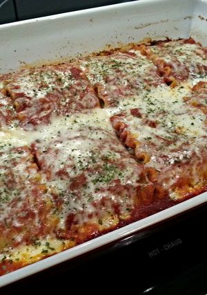 A picture of Lasagna roll ups.