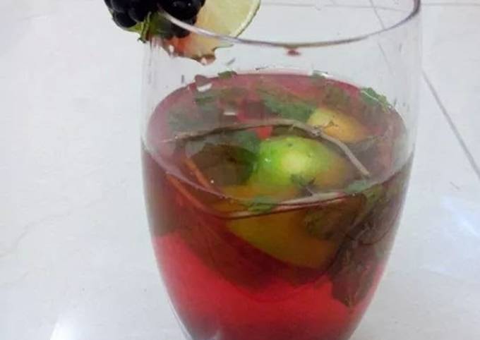 Berry infused limeade