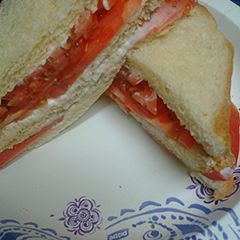 A picture of Tomato sandwich.