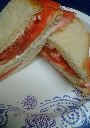 A picture of Tomato sandwich.