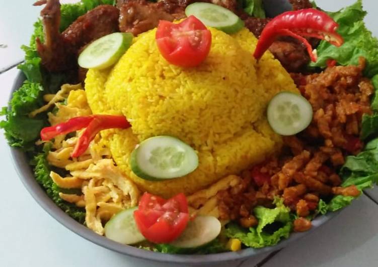 Cara Gampang Membuat Nasi kuning tumpeng rice cooker 😗, Praktis