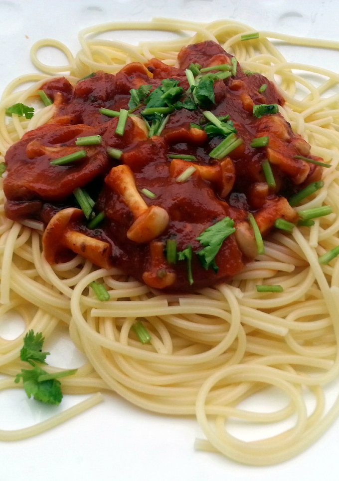 A picture of Spicy Spaghetti With Bacon And Mushroom.