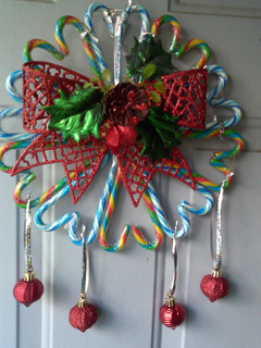 A picture of candy cane christmas wreath.
