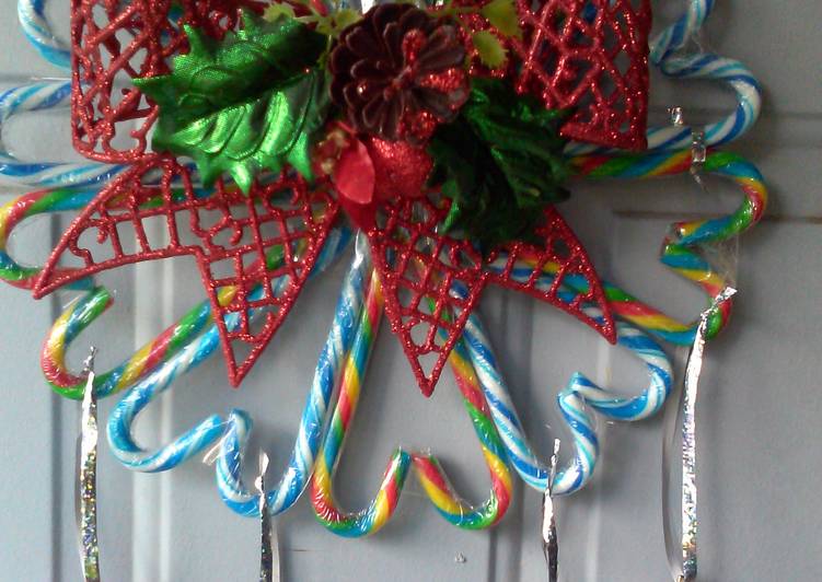 Steps to Make Super Quick Homemade candy cane christmas wreath