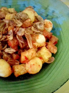 Foto resep Sambal tahu tempe dan telur puyuh😂