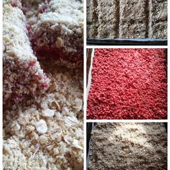 A picture of Raspberry oat crumblies.