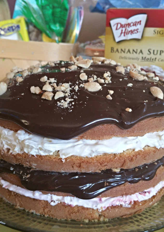 A picture of Banana Split Cake.