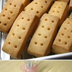 A picture of For Valentines Day Short Bread (Plain).