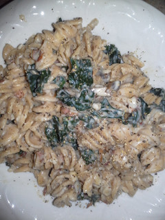 A picture of Kale & mushrooms alfredo pasta.