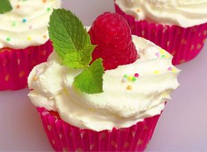 รูปของ คัพเค้กราสเบอรี่ Raspberry Muffins
