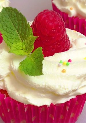 รูปของ คัพเค้กราสเบอรี่ Raspberry Muffins