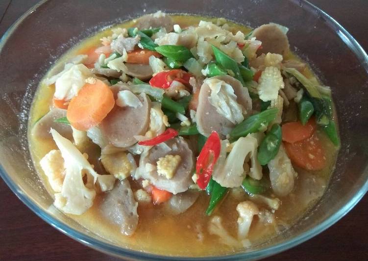 Cara mengolah Tumis Bakso campur sayur Lezat