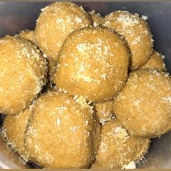 A picture of Besan laddu.