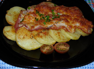 Una foto de Patatas al horno con queso y bacon