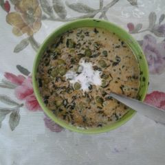 A picture of Yummy creamy fenugreek leaves with green peas.
