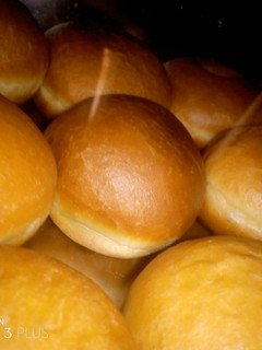 A picture of Round doughnuts.