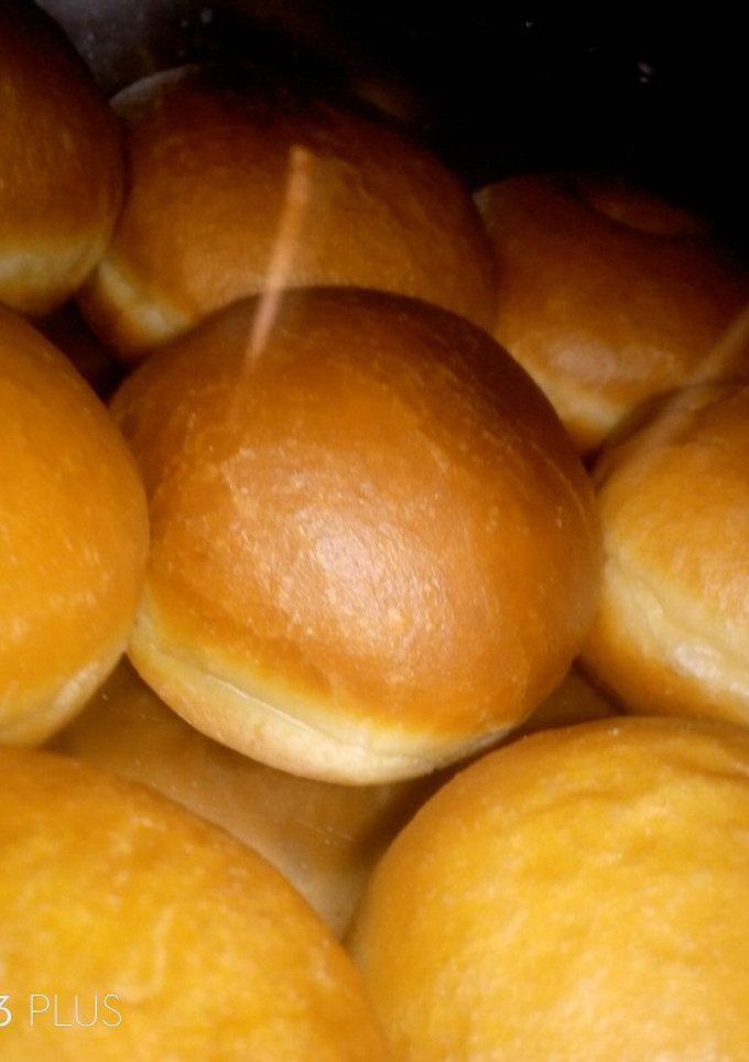 A picture of Round doughnuts.