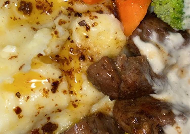 Cara Gampang Menyiapkan Mashed potato & saikoro steak yang Sempurna