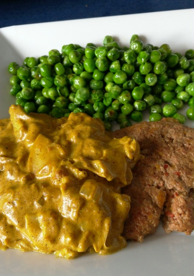 Una foto de Hamburguesa con pimientos y salsa de curry