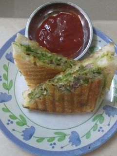 ચીઝ ગ્રિલ સેન્ડવીચ (Cheese Grill Sandwich Recipe In Gujarati) રેસીપી મુખ્ય ફોટો