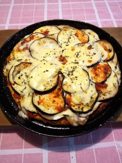 Una foto de Pizza de berenjenas