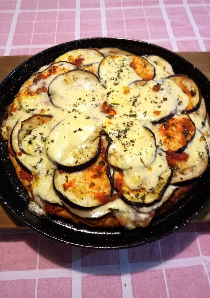 Una foto de Pizza de berenjenas