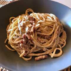 Foto principal de Pasta con bacon y nata (o salsa de queso)