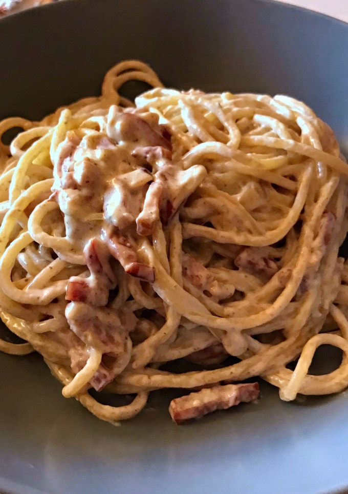 Una foto de Pasta con bacon y nata (o salsa de queso)